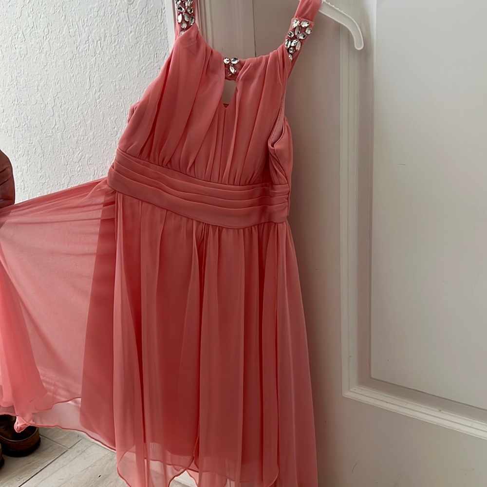 Size 6 tween diva dress.  Very pretty light pink color.